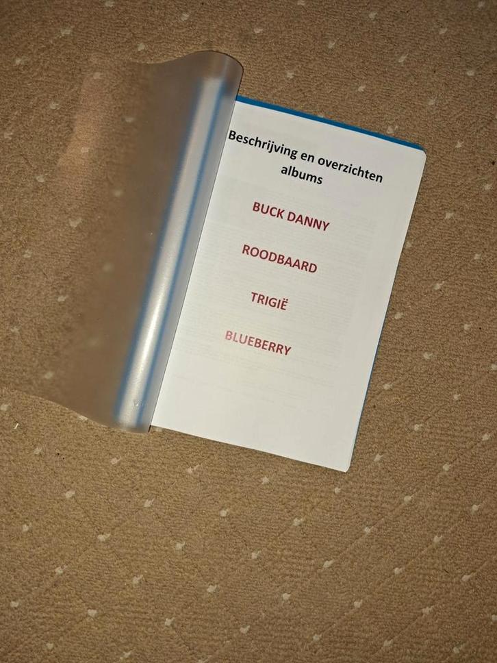 Documentatiemap Buck Danny,  Roodbaard, Trigië en Blueberry, Boeken, Stripboeken, Nieuw, Eén stripboek, Ophalen of Verzenden