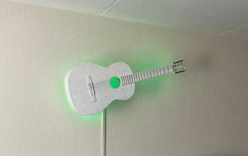 Decoratieve Gitaar beschikbaar voor biedingen