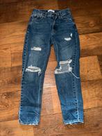 Dames mom jeans van Pull And Bear, Kleding | Dames, Spijkerbroeken en Jeans, Ophalen of Verzenden, Zo goed als nieuw, Blauw, W28 - W29 (confectie 36)