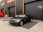 BMW 325I 2006 Grijs luxe uitvoering, Auto's, BMW, 745 kg, Achterwielaandrijving, Zwart, 2497 cc