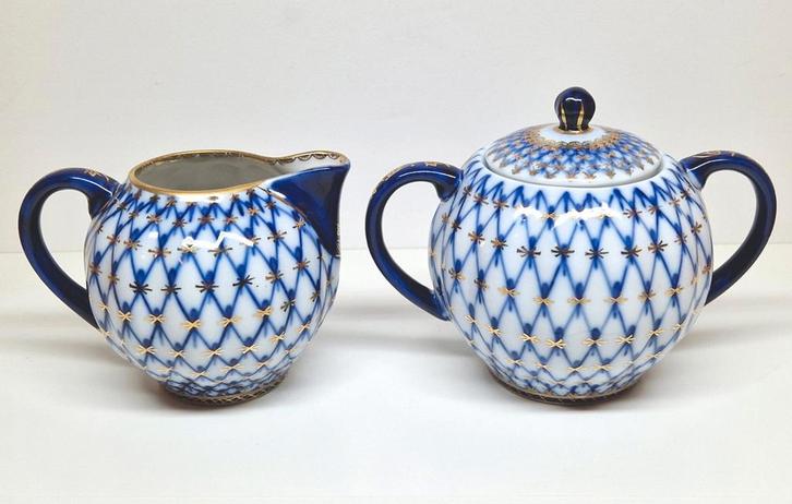 Porseleinen roomstel Cobalt Net Lomonosov, 2e helft 20e eeuw, Antiek en Kunst, Antiek | Porselein, Ophalen of Verzenden