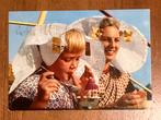 Zeeland Klederdracht - 1977. Kind eet ijsje., Ophalen of Verzenden, 1960 tot 1980, Gelopen, Zeeland