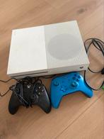 X Box One S met twee controllers en 4 spellen, Met 2 controllers, Xbox One S, 500 GB, Zo goed als nieuw