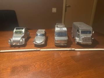 Blikken Auto's van Oude Verpakkingen beschikbaar voor biedingen