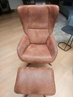 Mooie cognac kleurige relax fauteuil met voetenbankje, Huis en Inrichting, Fauteuils, Ophalen, Zo goed als nieuw