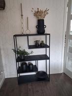 Zwarte metalen wandmeubel van WOOOD., Huis en Inrichting, Kasten | Wandmeubels, Ophalen, Gebruikt, 25 tot 50 cm, Minder dan 150 cm