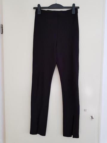 Broek voor dames -- maat S / 36 -- merk: Stradivarius beschikbaar voor biedingen
