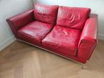 Rode leren bank, 2,5 zits te koop, Huis en Inrichting, Banken | Bankstellen, Ophalen, Gebruikt, 75 tot 100 cm, Tweepersoons
