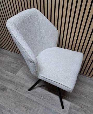 Draaibare Eetkamerstoel  beschikbaar voor biedingen