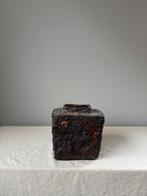 Vintage chamotte vierkanten  brutalist vaas b15cm, Zwart, Aardewerk of Porselein, Ophalen of Verzenden, Zo goed als nieuw