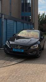 Volvo V60 D6 215pk Plug-in Hybrid 2014 Zwart, Auto's, 1849 kg, Zwart, Te koop, 750 kg