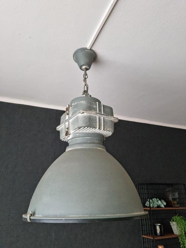 Industriële Hanglamp Betonlook, Huis en Inrichting, Lampen | Hanglampen, Zo goed als nieuw, 75 cm of meer, Metaal, Ophalen
