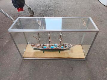 Oud modelboot driemaster favell beschikbaar voor biedingen