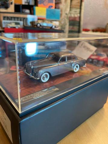 1:43 MATRIX ROLLS-ROYCE FLYING SPUR ‘MULLINER’ … 125,- beschikbaar voor biedingen