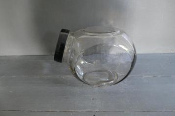 Antieke snoeppot voorraadpot glas met bakeliet deksel. beschikbaar voor biedingen