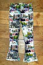Flared broek grachten duifjes op de dam maat 122/128, Broek, Meisje, Nieuw, Ophalen of Verzenden