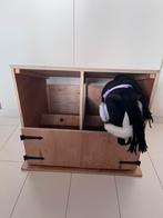 Stal voor Hobby horse, 2 hobby horses, accessoires, Ophalen, Zo goed als nieuw