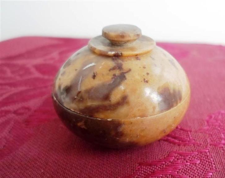 Oud speksteen parfumpotje., Antiek en Kunst, Curiosa en Brocante, Ophalen of Verzenden