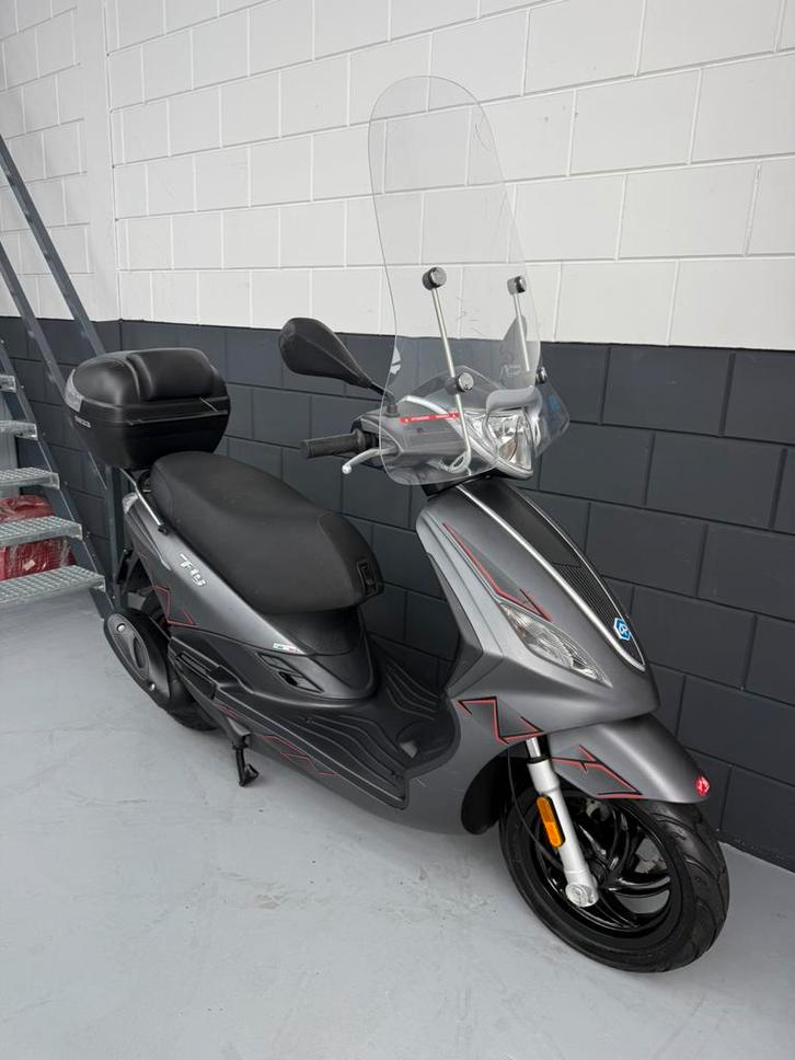 Piaggio New Fly 4Takt 2015 Snorscooter 3100KM Nieuwstaat, Fietsen en Brommers, Snorfietsen en Snorscooters, Ophalen
