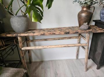 Prachtige side table mooi natuurlijk hout  beschikbaar voor biedingen