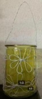 Windlicht van geel glas met witte draad-bloemen, versiering, Ophalen of Verzenden, Overige materialen, Minder dan 25 cm