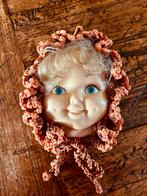 Vintage poppenkopje met gehaakte omranding., Ophalen of Verzenden, Zo goed als nieuw, Overige typen