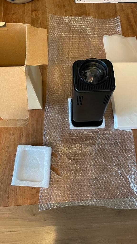 Te koop nieuwe HD/4K mini led beamer!, Audio, Tv en Foto, Beamers, Nieuw, LED, Ultra HD (4K), Ophalen of Verzenden