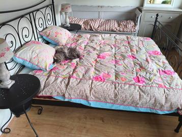 Ikea bed incl.  2 tafeltjes/nachtkastjes en bodem, 160x200 - afbeelding 5