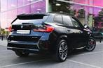 BMW iX1 eDrive20 M Sport / Trekhaak / Sportstoelen / Achteru, Gebruikt, Met garantie (alle), Zwart, Metallic lak