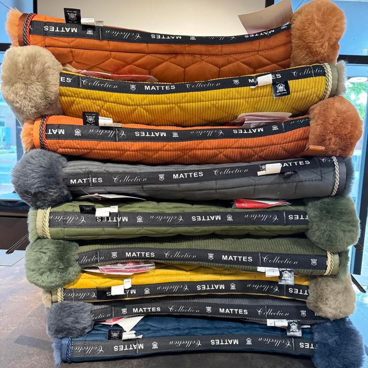 Nieuwe Mattes dekjes collectie FW 2025 – mét bont!, Dieren en Toebehoren, Paarden en Pony's | Dekens en Dekjes, Nieuw, Dekje, Ophalen of Verzenden