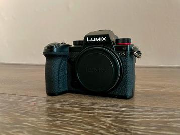 Panasonic Lumix S5 met Lumix 20-60mm lens beschikbaar voor biedingen