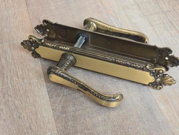 Antiek Art Nouveau messing deurklinken set met afdekplaten beschikbaar voor biedingen
