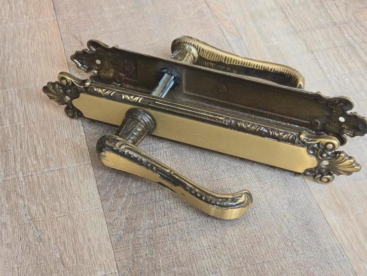 Antiek Art Nouveau messing deurklinken set met afdekplaten, Antiek en Kunst, Antiek | Koper en Brons, Ophalen of Verzenden