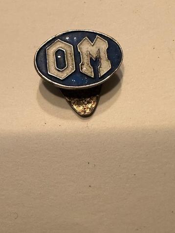 Mooi Officine Meccaniche badge. Italiaans automotive. beschikbaar voor biedingen