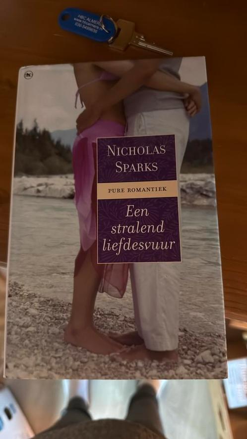 Nicholas Sparks - Een stralend liefdesvuur, Boeken, Literatuur, Zo goed als nieuw, Nederland, Ophalen of Verzenden