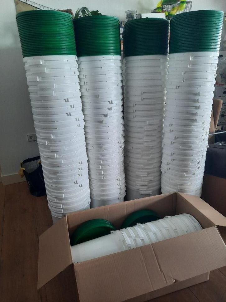 Mooie emmers 20 liter met deksel, Huis en Inrichting, Emmers, Zo goed als nieuw, Kunststof, Met deksel, Met handgreep, Ophalen of Verzenden