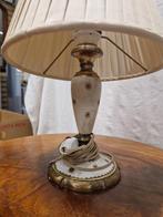 Vintage tafellamp met stoffen kap | Klassiek model, Huis en Inrichting, Lampen | Lampenkappen, Gebruikt, Crème, Ophalen of Verzenden
