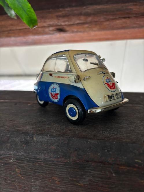 BMW Isetta 250 – schaal 1:18 – FC Hansa Rostock editie, Hobby en Vrije tijd, Modelauto's | 1:18, Nieuw, Auto, Revell, Ophalen of Verzenden