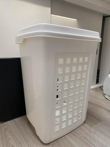 Mooi groot wasmand, in nette staat! beschikbaar voor biedingen