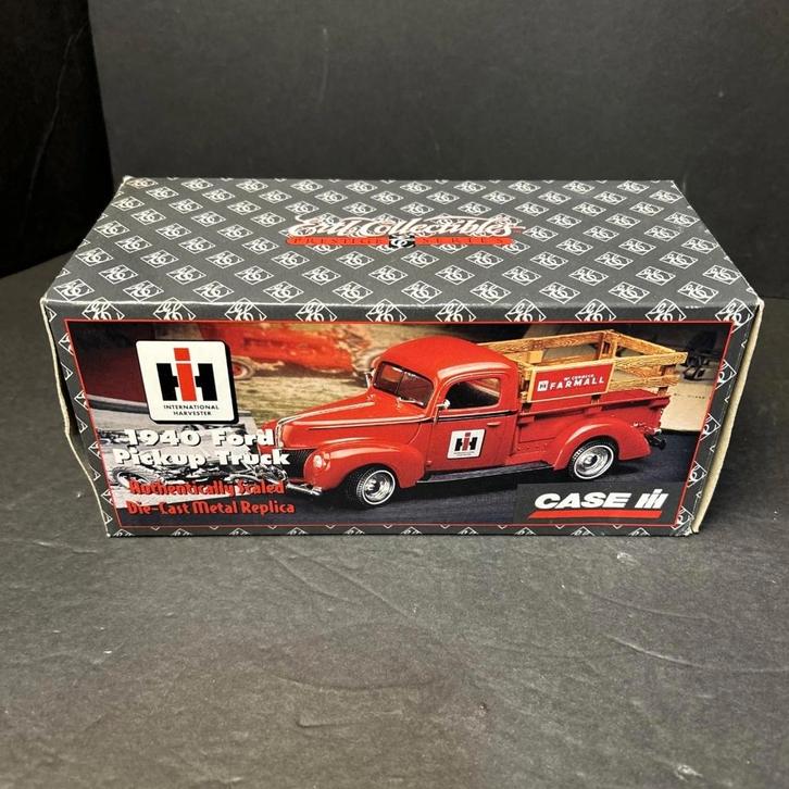 Ford Pickup Truck (Case IH /International Harvester Edition), Hobby en Vrije tijd, Modelauto's | 1:24, Nieuw, Auto, Overige merken