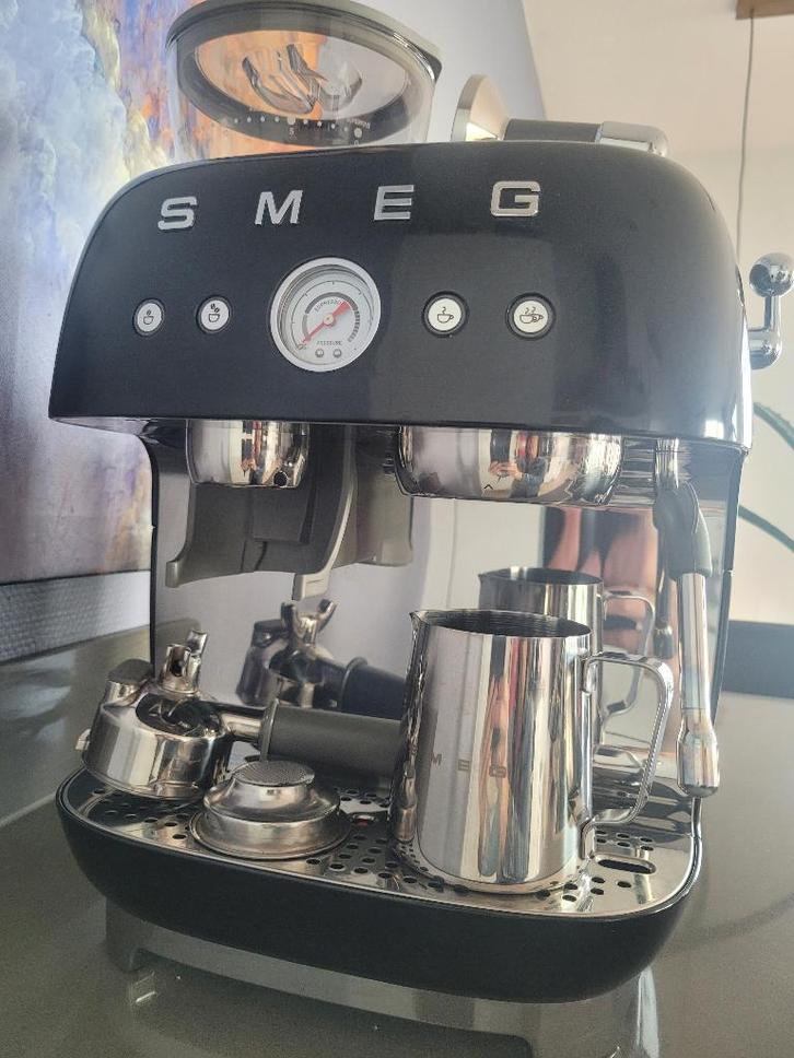 Smeg espresso machine, Witgoed en Apparatuur, Koffiezetapparaten, Gebruikt, Koffiebonen, Espresso apparaat, 1 kopje, Afneembaar waterreservoir