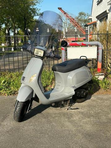 Agm vx50 brom scooter met hoog windscherm nardo grey