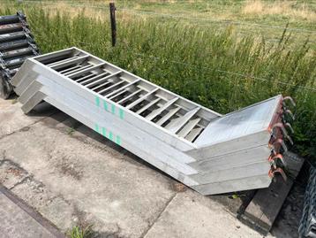 Layher bordestrappen beschikbaar voor biedingen