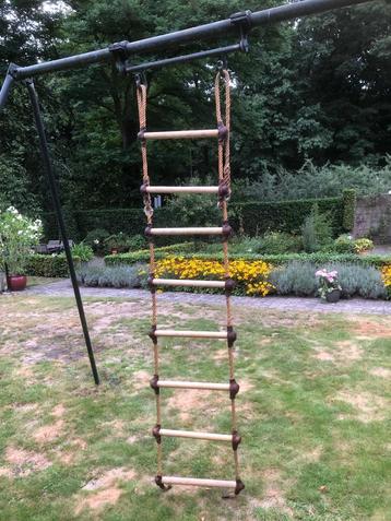 Touwladder ruim 3 meter en 8 sporten beschikbaar voor biedingen