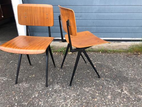 2 stoelen Marko vintage plywood jaren 60-70 samen €195, Huis en Inrichting, Stoelen, Gebruikt, Twee, Hout, Metaal, Ophalen of Verzenden