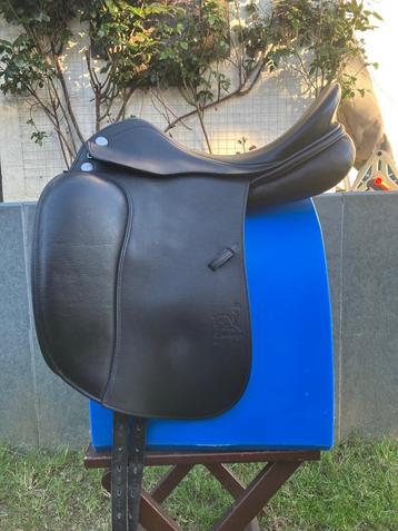 Prestige top dressage 17”/32 beschikbaar voor biedingen