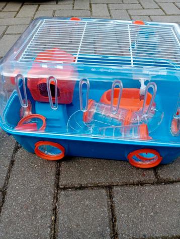 Hamsterkooi beschikbaar voor biedingen