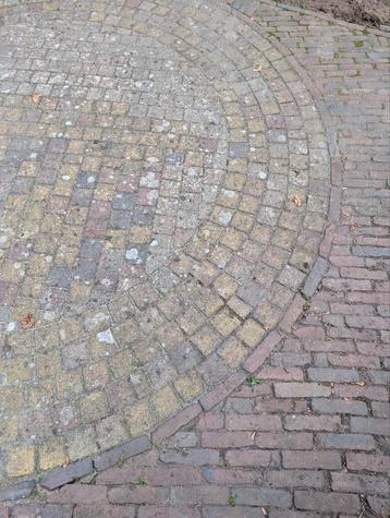 Trommelstenen cirkel  beschikbaar voor biedingen