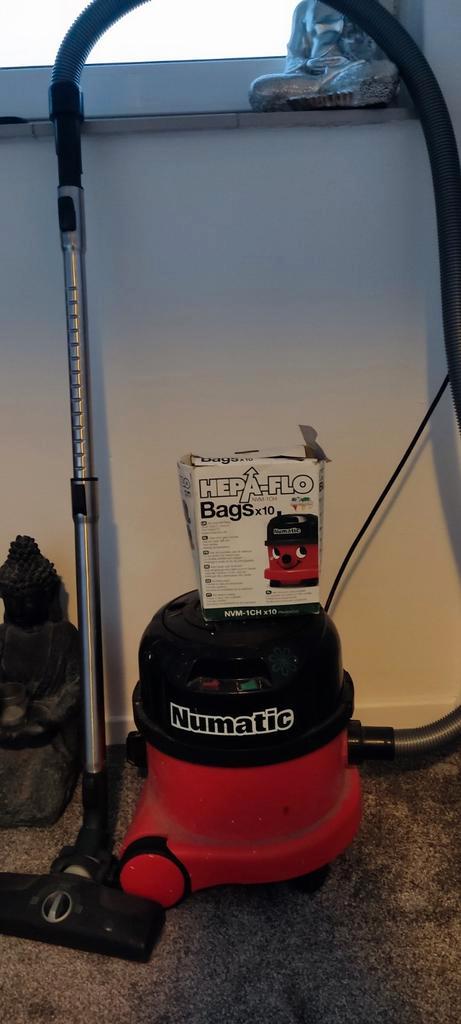 Numatic Stofzuiger + Zakken - Henry?, Witgoed en Apparatuur, Stofzuigers, Gebruikt, Stofzuiger, 1200 tot 1600 watt, Stofzak, Ophalen