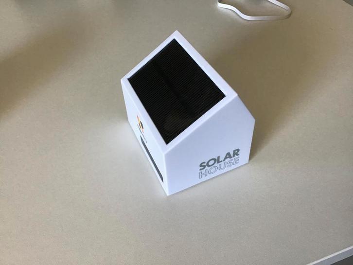 solar house met powerbank, Telecommunicatie, Powerbanks, Nieuw, Ophalen of Verzenden